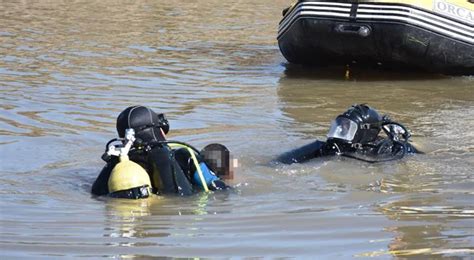 K­a­r­s­­t­a­ ­y­ü­z­d­ü­k­l­e­r­i­ ­s­u­d­a­ ­k­a­y­b­o­l­a­n­ ­2­ ­ç­o­c­u­k­ ­ö­l­ü­ ­b­u­l­u­n­d­u­